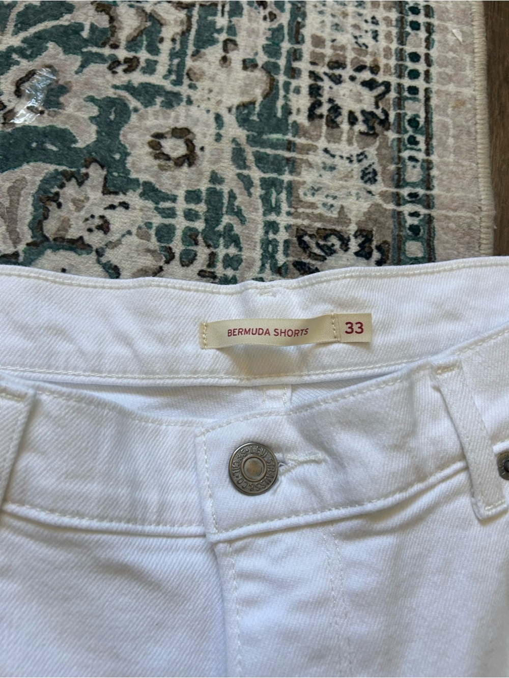 Levi’s White Bermuda Shorts - Picture 3 of 4